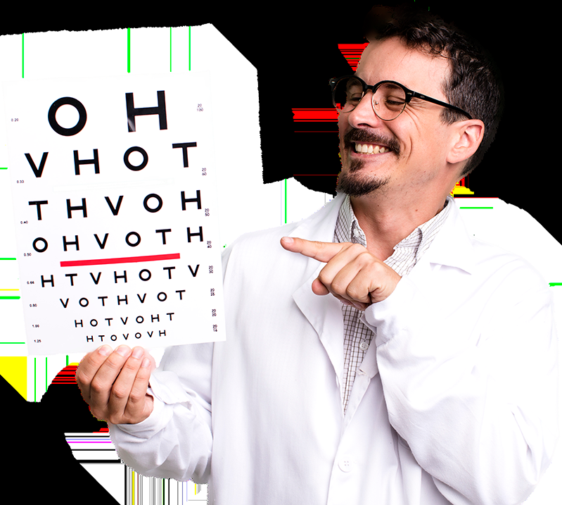 Profissional da Opto Visão com a tabela de acuidade visual usada no exame de vista